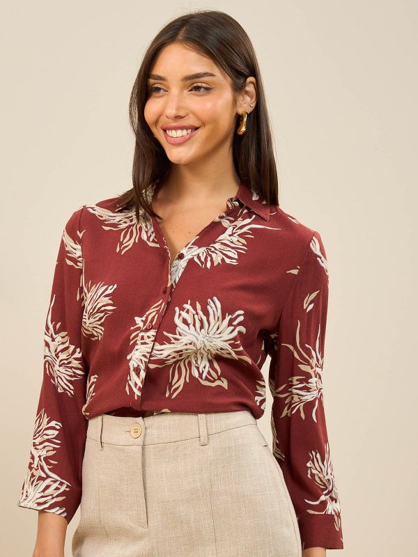 חולצה מכופתרת מודפסת