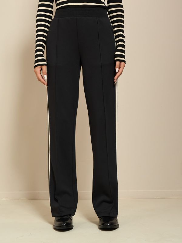 מכנסיים ספורטיבים