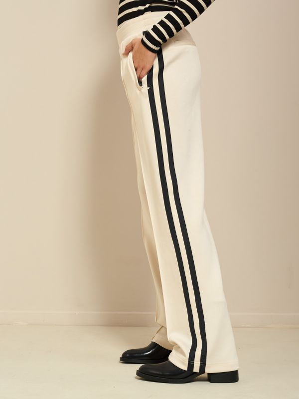 מכנסיים ספורטיבים