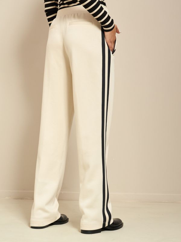 מכנסיים ספורטיבים