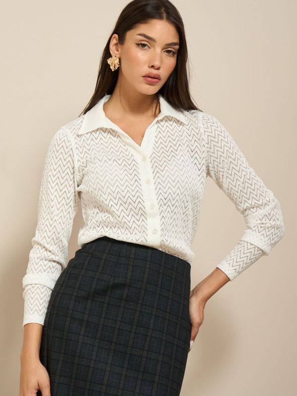 חולצת תחרה מכופתרת