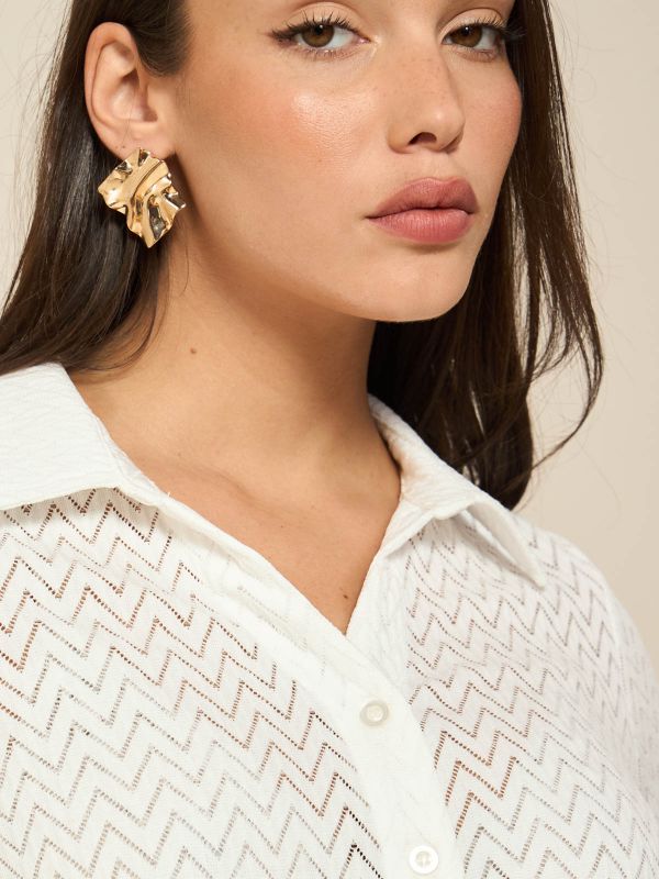 חולצת תחרה מכופתרת