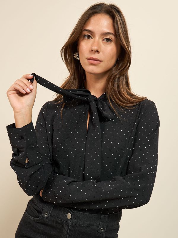 חולצת אלגנטית ניט ועניב