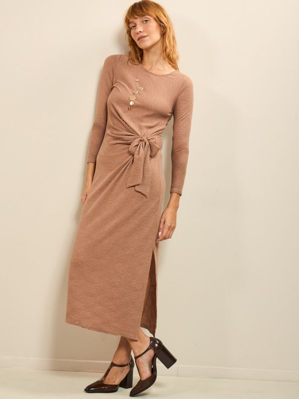 שמלת מקסי קשירה במותן