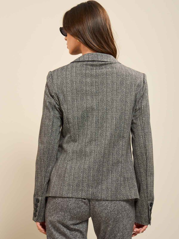 בלייזר ג’רסי קצר