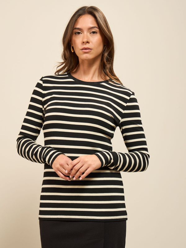 חולצת טי פסים