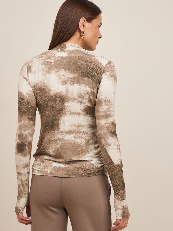 חולצת טי מודפסת