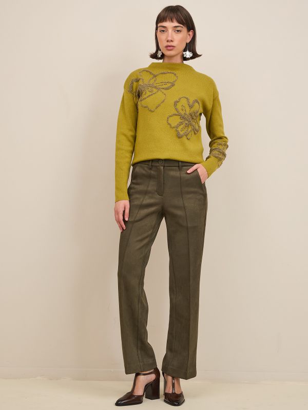 מכנסיים מבד מוטבע