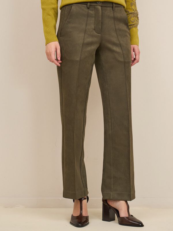 מכנסיים מבד מוטבע