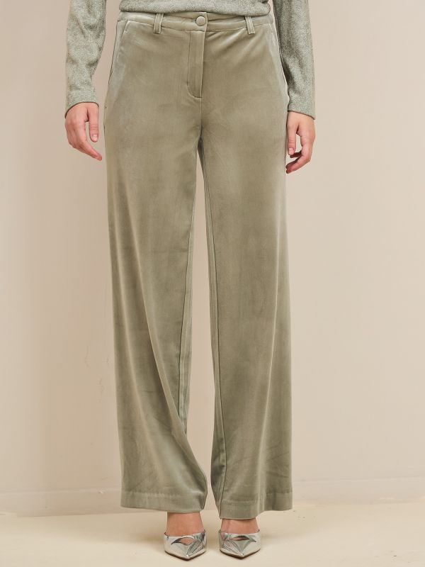 מכנסי קטיפה