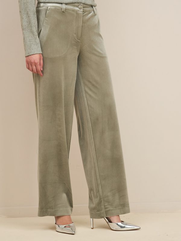 מכנסי קטיפה