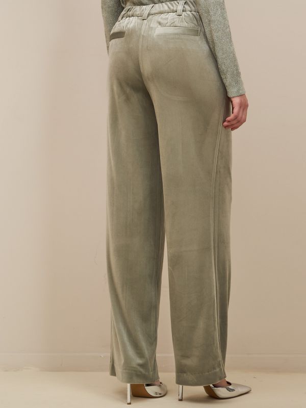 מכנסי קטיפה