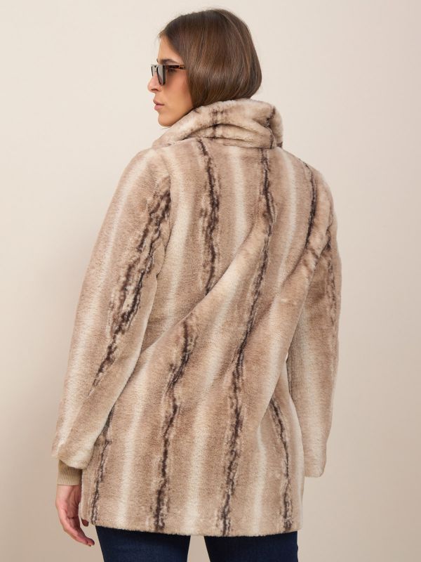 מעיל דמוי פרווה