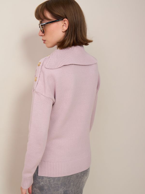 סריג עם צוארון גוף וכפתור