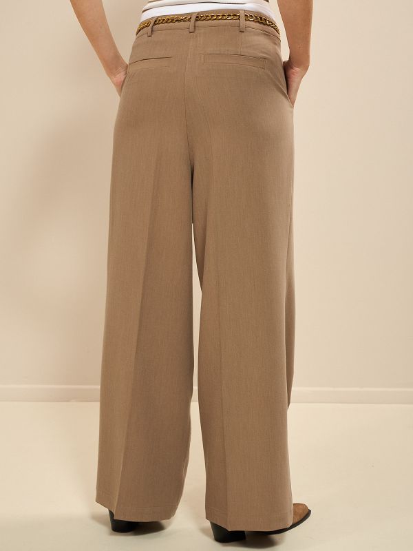 מכנסיים בווליום