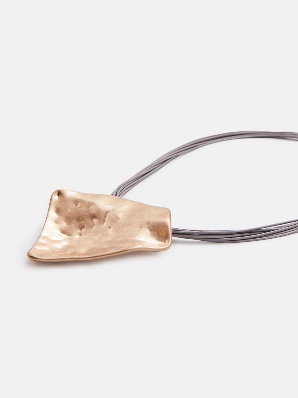 שרשרת תליון זהב נשפך