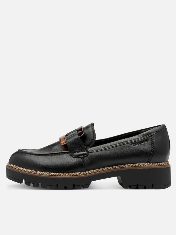 מוקסינים טרקטור עם עיטור אבזם. צבע שחור. תמריס TAMARIS.