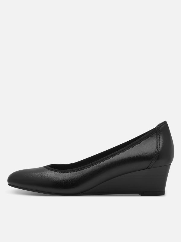 נעל סירה עור שחורה קלאסית, עקב ”רוקי”. תמריס TAMARIS.