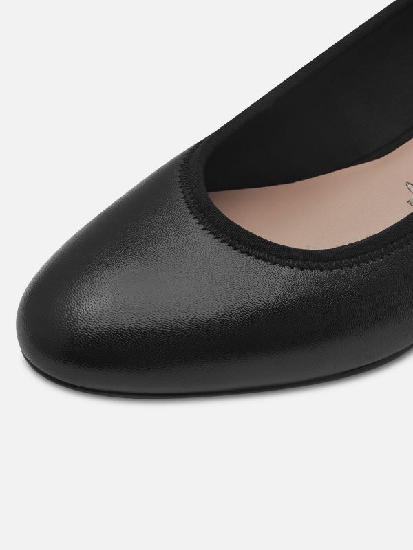 נעל סירה עור שחורה קלאסית, עקב ”רוקי”. תמריס TAMARIS.