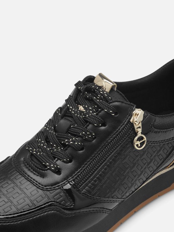 סניקרס שחור בעיטור זהב עם רוכסן סוליה שטוחה. תמריס TAMARIS.