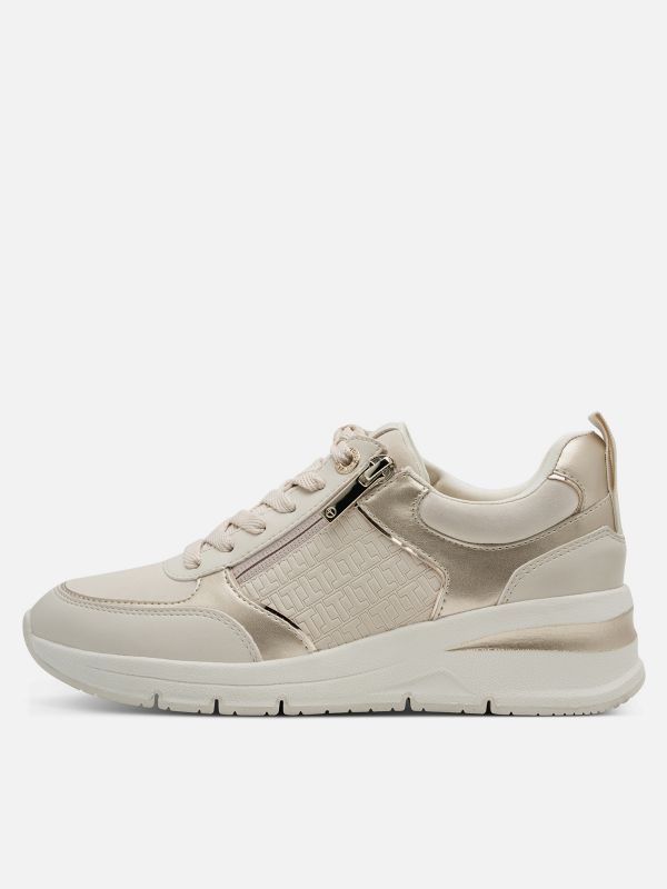 סניקרס צבע שנהב עיטור זהב עם רוכסן סוליה מוגבהת. תמריס TAMARIS.