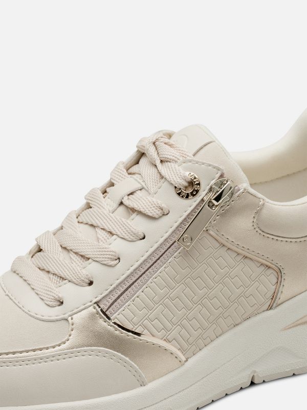 סניקרס צבע שנהב עיטור זהב עם רוכסן סוליה מוגבהת. תמריס TAMARIS.