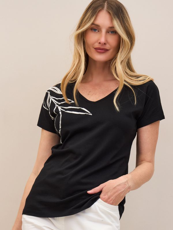 פרומו טישרט עם ריקמת עלה