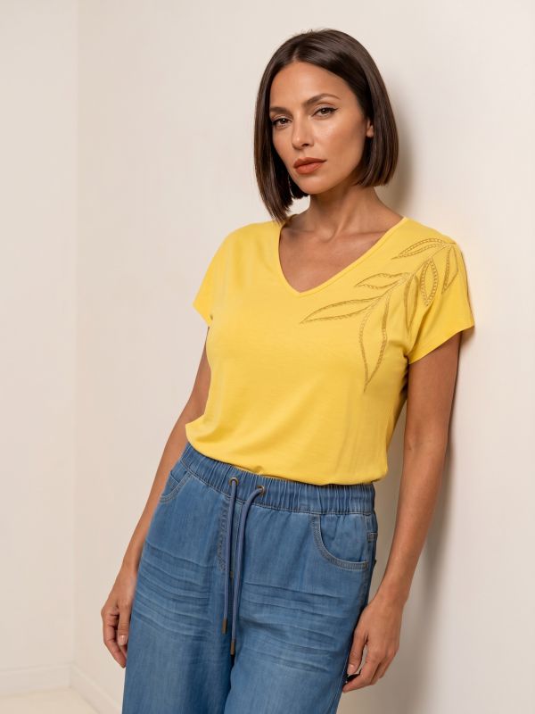 פרומו טישרט עם ריקמת עלה