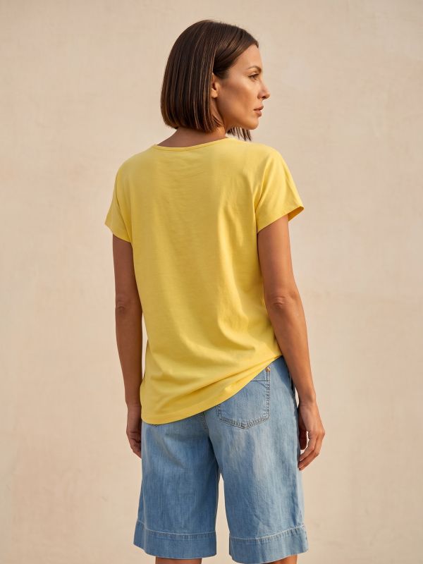 פרומו טישרט עם ריקמת עלה