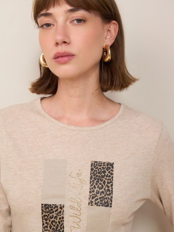 טישרט עם  דפוס