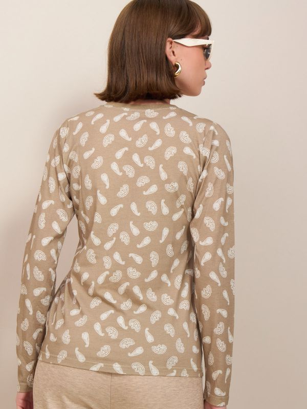 טישרט מודפס פרחים