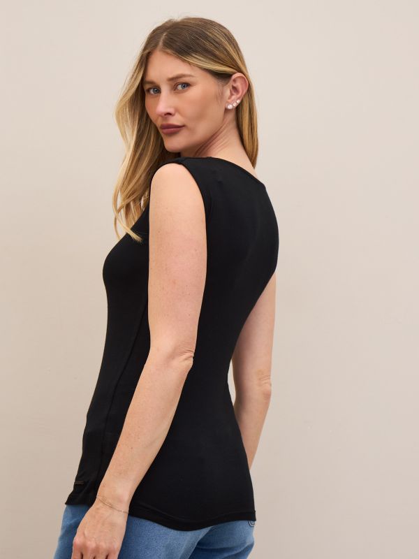 גופיה בסיסית V