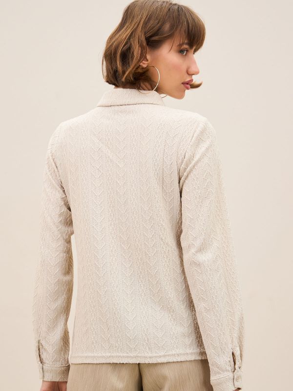 חולצת תחרה מכופתרת