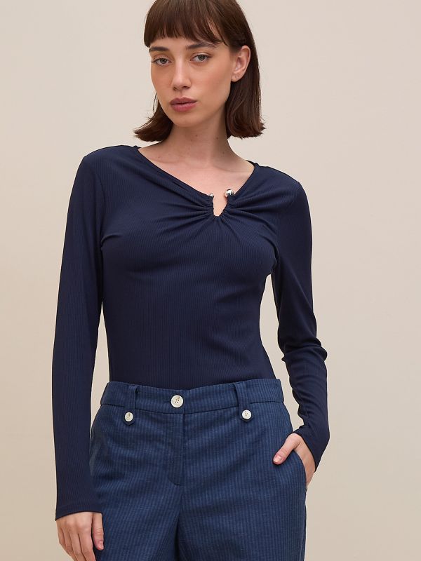 טישרט ריב  בשילוב  אבזם