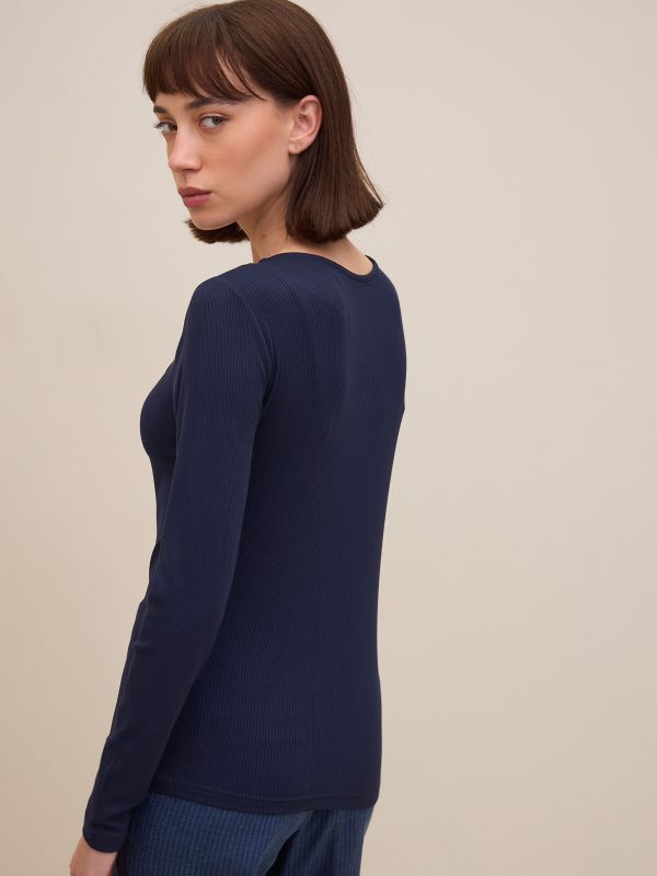 טישרט ריב  בשילוב  אבזם