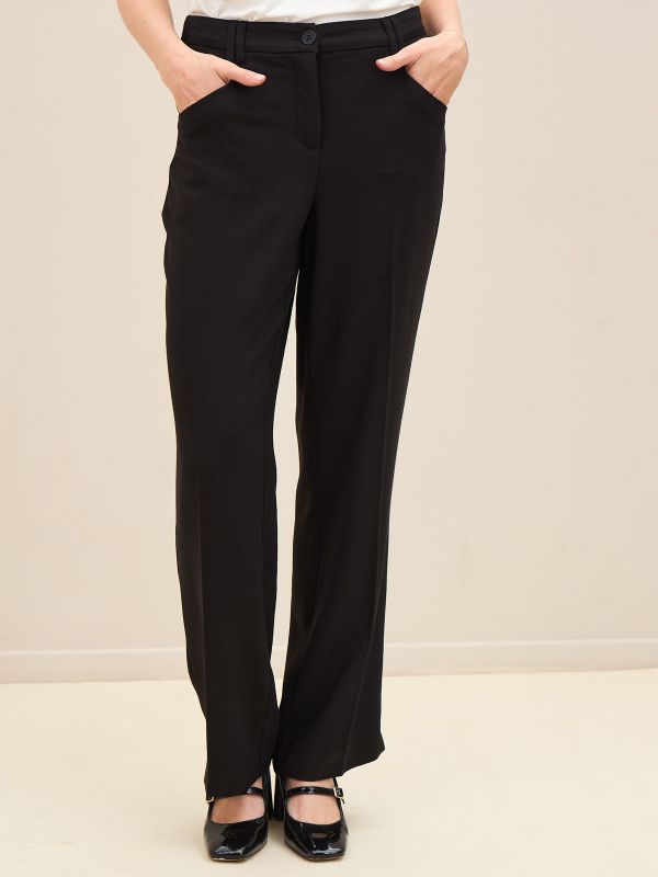 מכנסיים מחוייטים