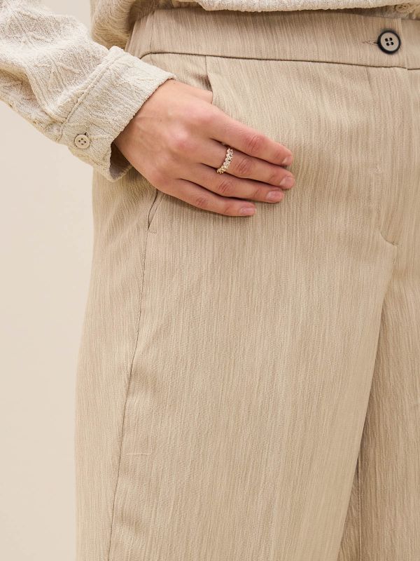 מכנסיים מחוייטים