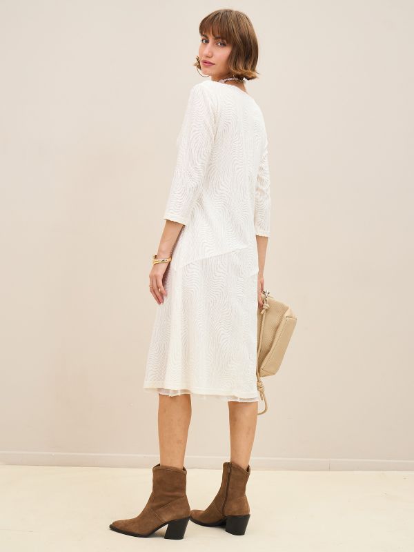 שמלת תחרה מעוצבת