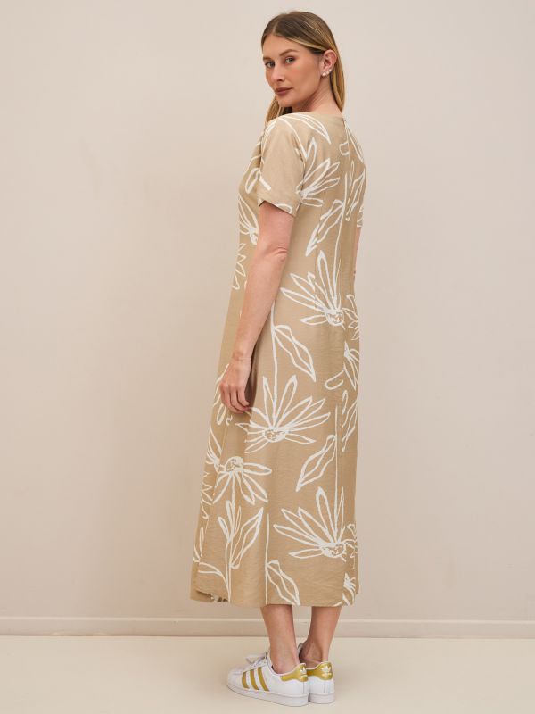 שמלת פשתן מתרחבת