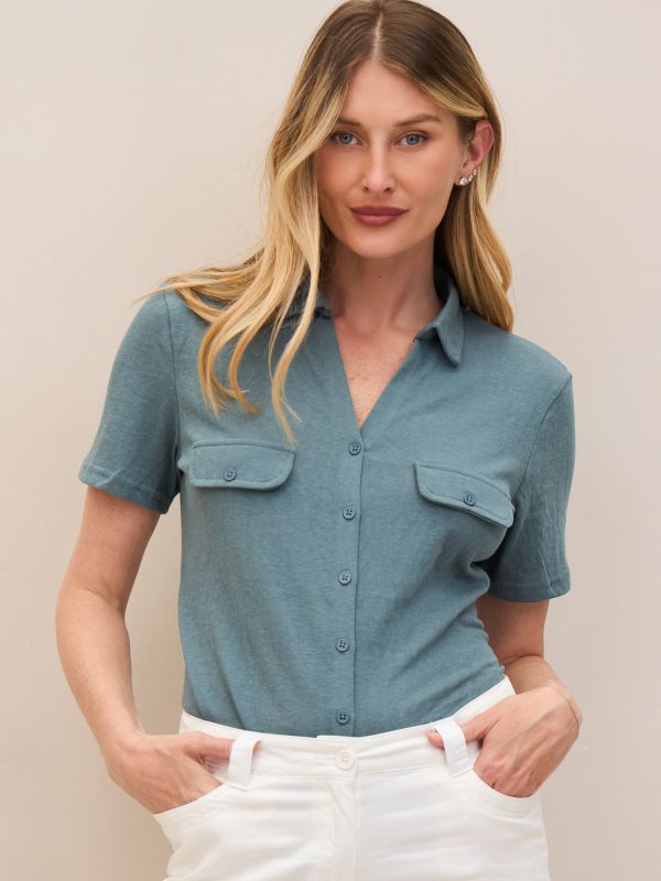 טי שרט מכופתרת צוורון