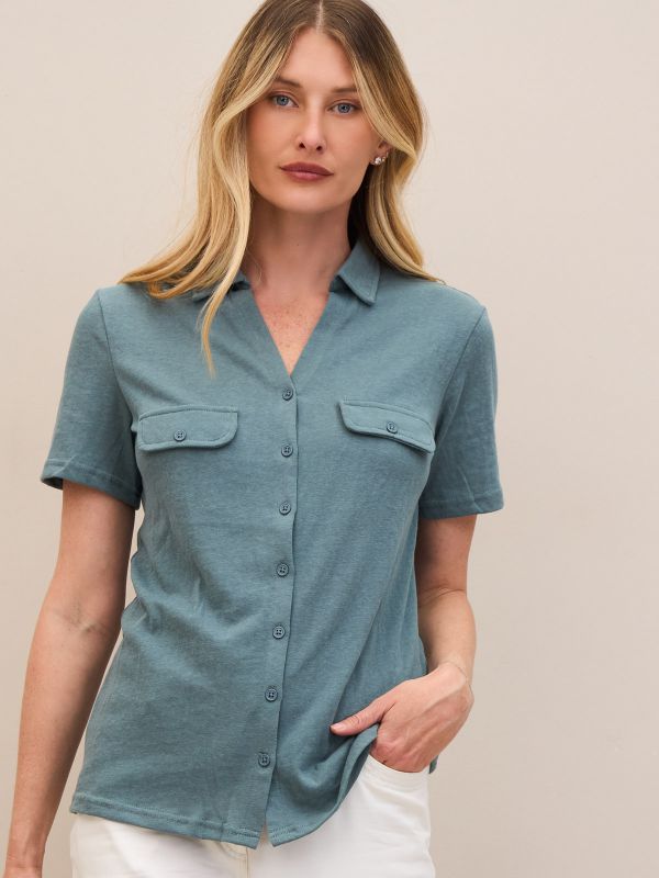 טי שרט מכופתרת צוורון