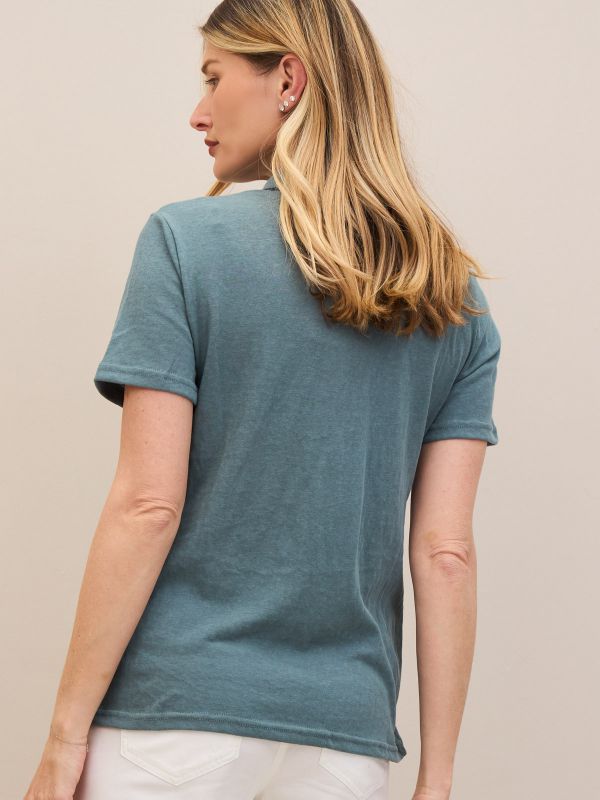 טי שרט מכופתרת צוורון