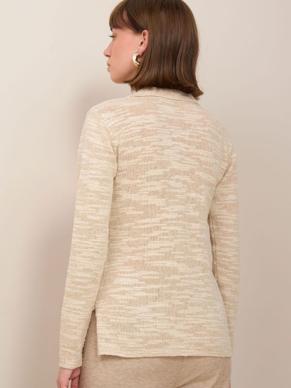 סריג וי עם  צוארון