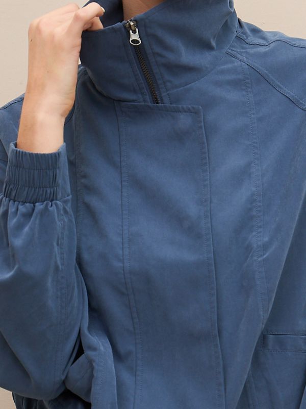 עליונית עם צוורון וLBC