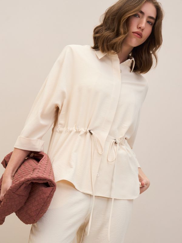 עליונית אוברסייז מכופתרת ושרוך במותן