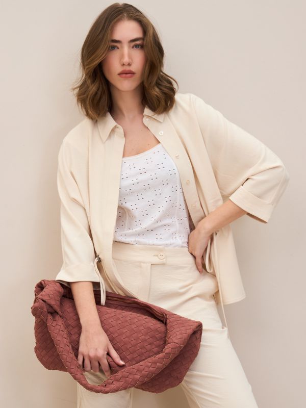 עליונית אוברסייז מכופתרת ושרוך במותן