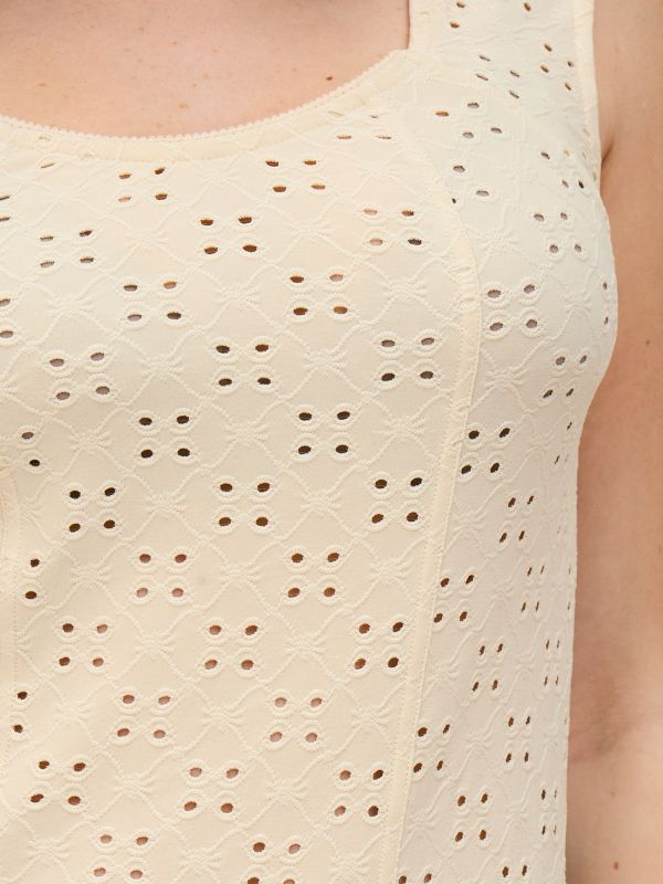 גופייה לייקרה רקמה מחוררת