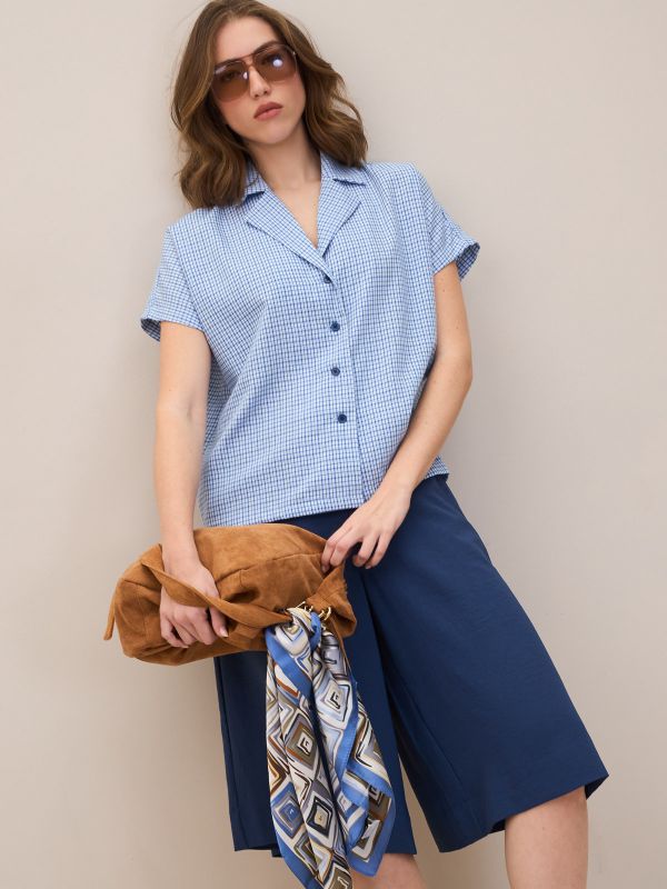 מכופתרת בוקסי משובצת