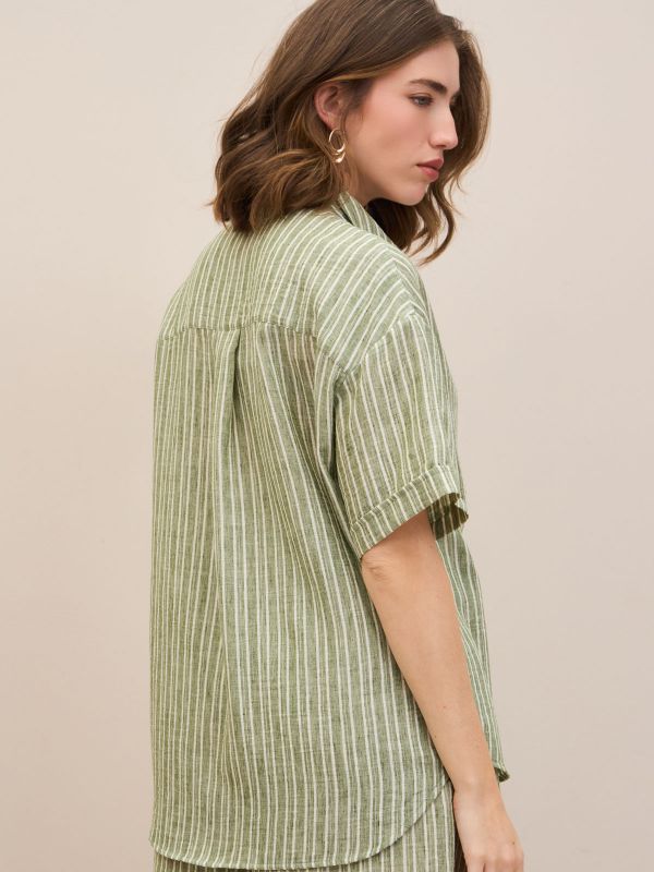 חולצה ריזורט פסים מכופתרת