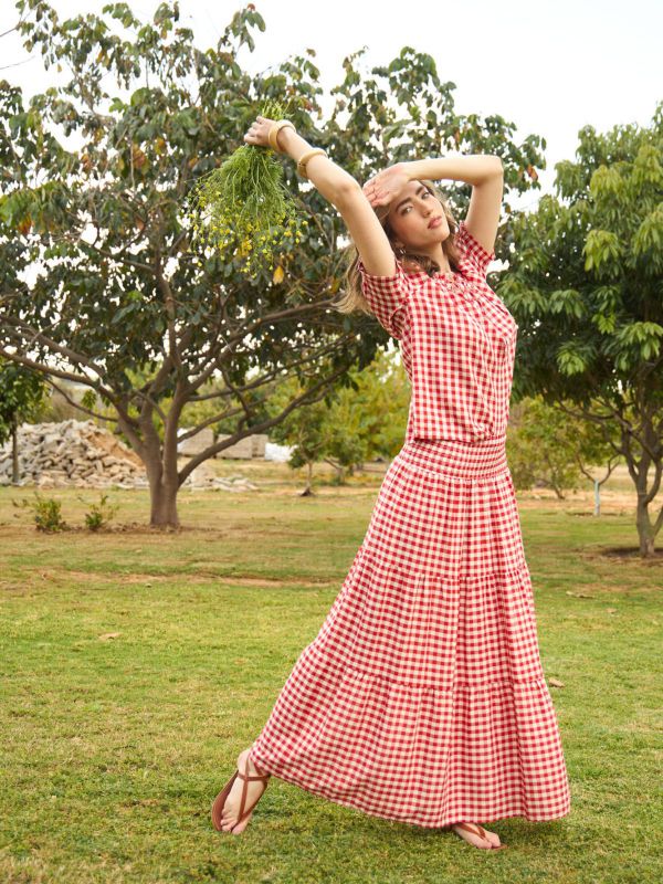 חצאית משובצת קומות